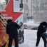 В Центральном районе Кемерова привели в порядок после снегопадов постамент звезды Героя Советского Союза на улице Васильева - Администрация города