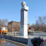 Готовимся к Дню космонавтики: городские службы Кемерова привели в порядок после зимы архитектурно-скульптурный комплекс на улице Космической - Администрация города
